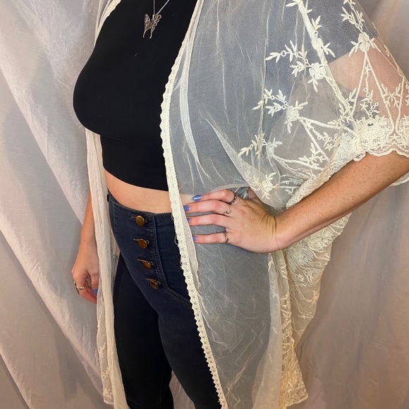 Lace duster cover up - Picture 2 of 3